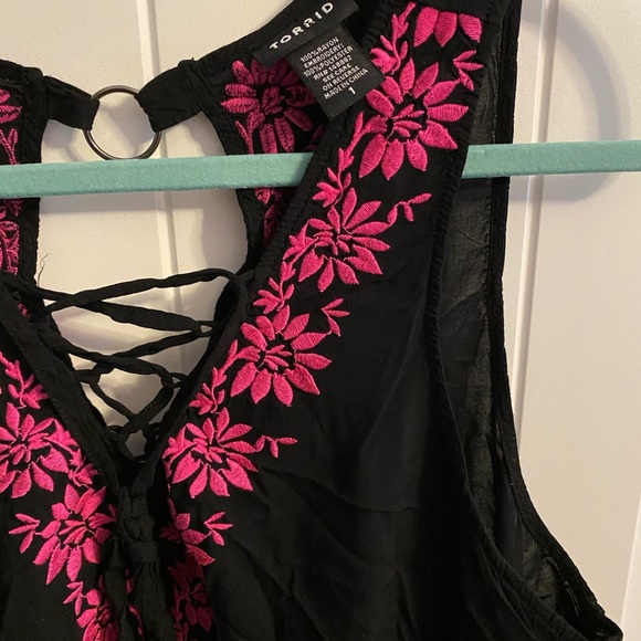 ❌SOLD❌ BLACK & PINK EMBROIDERED CHALLIS TANK - Picture 6 of 6